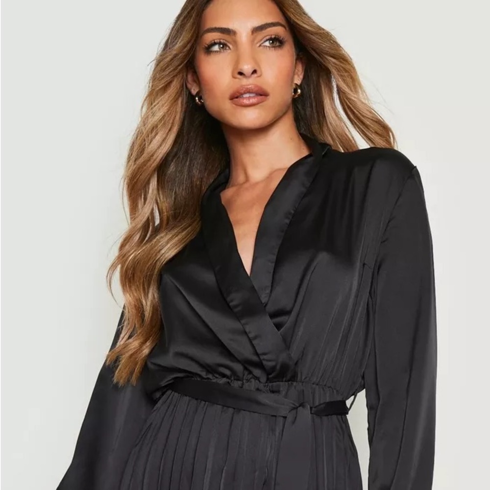 NWT • BOOHOO MIDI DRESS • US 6